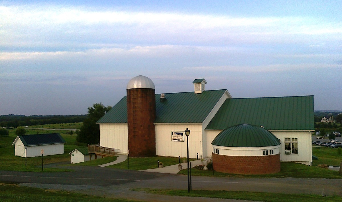 The Arts Center as it looked before the Carpenter's Wheel quilt square was mounted